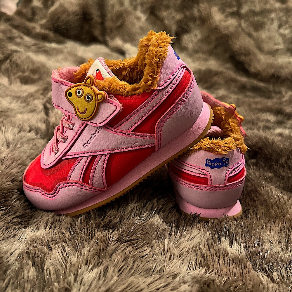 Peppa Pig Reebok Toddler Size 5 Tennis Shoe